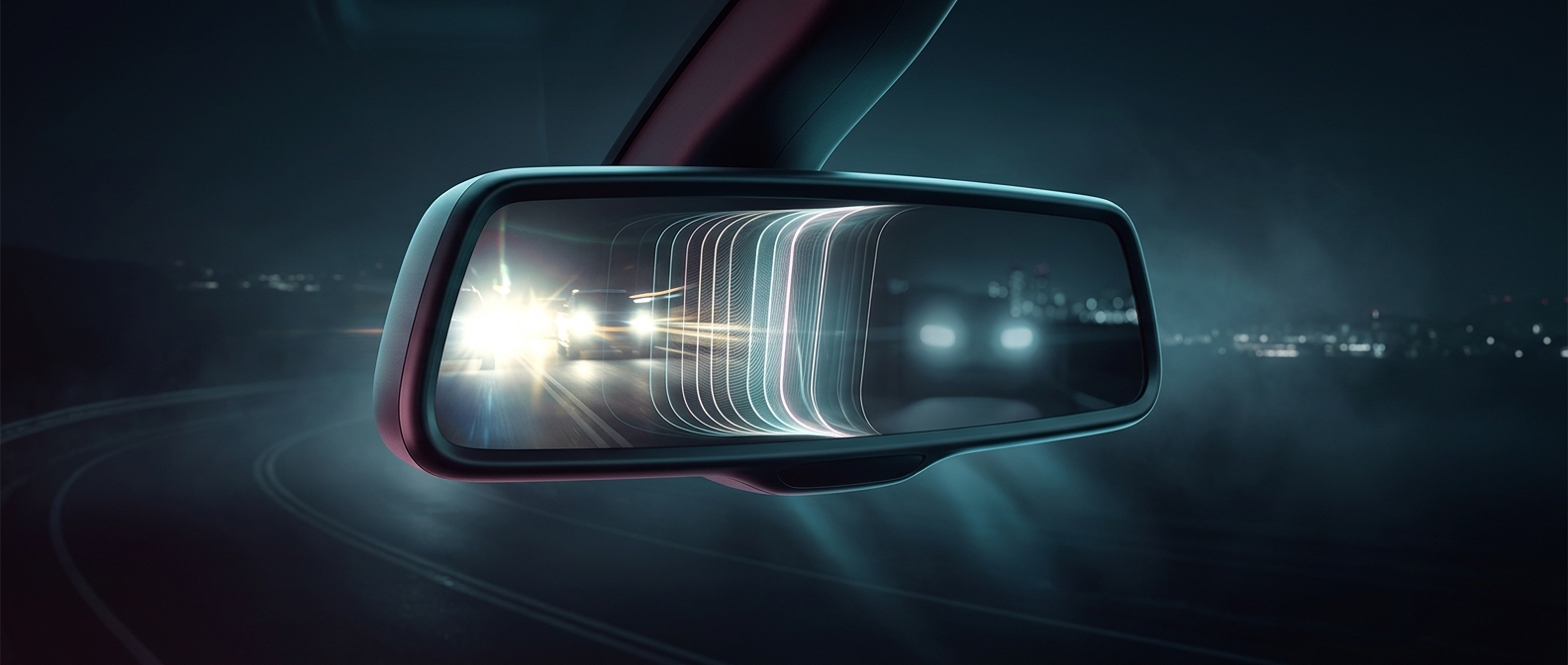 Your rearview mirror can dim itself
